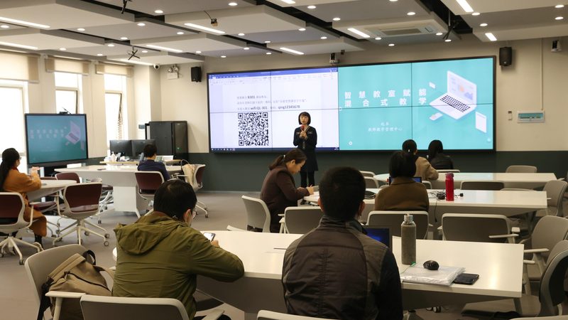 在选择成人教育机构时，要避免以下误区和陷阱：